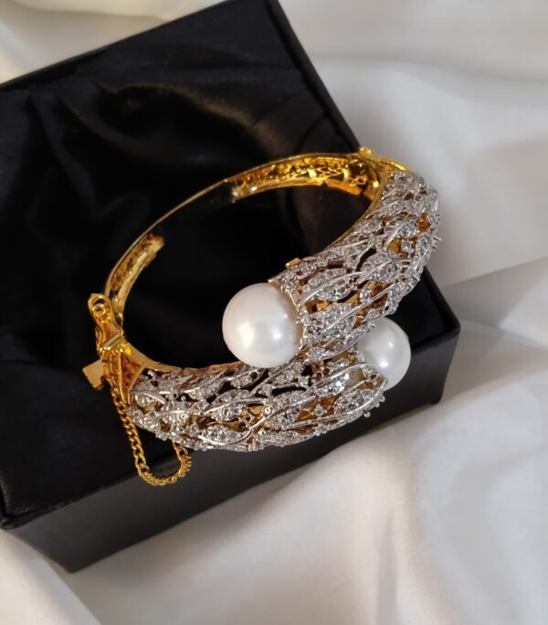 Pearl Jarao zircon Openable Bangle