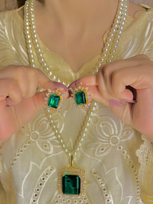 Emeralds Doublet stone Maala set